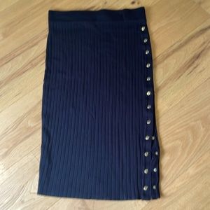 Black ribbed midi skirt with snap detail